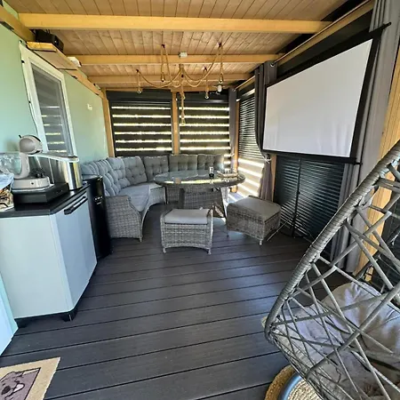 Sunny Bay Escape House بيت للعطل باكوشتاني
