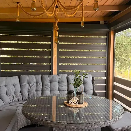 بيت للعطل Sunny Bay Escape House *