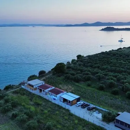 Sunny Bay Escape House بيت للعطل باكوشتاني