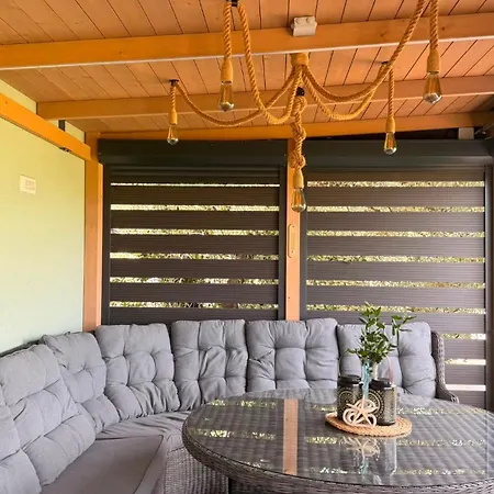 Sunny Bay Escape House *